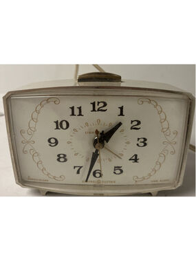 Vintage General Electric GE Lighted Dial Alarm Clock Snooz-Alarm Model C7222K